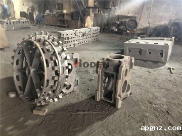 降低高铬板锤铸件成本 关键是降低劳动力成本