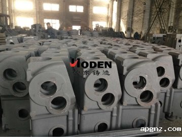 减速机箱体铸件是由什么材料制成的？